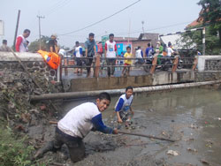 kerja-bhakti-bersih-sungai