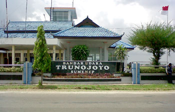 Bandara Trunojoyo.