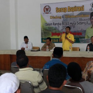 Anggota Komisi XI DPR RI M Misbakhun asal Dapil Jatim 2 yang meliputi Pasuruan-Probolinggo saat reses di Kota Pasuruan, Selasa (3/3). 