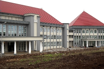 Gedung Balaikota dan Perkantoran Terpadu yang megah akan menjadi tujuan wisata edukatif di bidang politikdan pemerintahan.