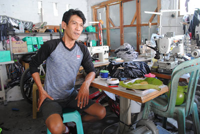 Chris Nagary termasuk salah satu pengusaha sukses dari Bojonegoro.  Produksinya, celana dalam sukses merambah ke berbagai daerah.