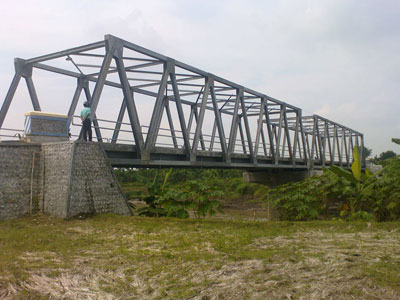 Salah satu proyek yang dibidik oleh KPK adalah proyek jembatan Kedungingas di Kecamatan Patianrowo. Proyek yang ditangani oleh Dinas PU Bina Marga 2009 lalu itu menelan anggaran Rp 5,7 miliar. 