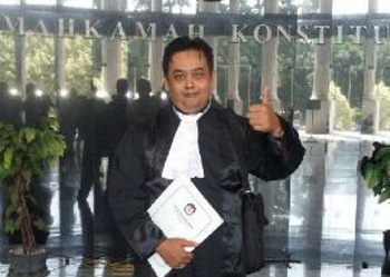 Kuasa Hukum KPU Situbondo, Eko Kintoko Kusumo SH, saat di MK Jakarta kemarin. [sawawi/bhirawa].