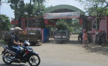 Lokasi Pasar Hewan Tulungagung di Desa Beji Kecamatan Boyolangu yang saat ini berdampingan dengan kawasan sekolah.