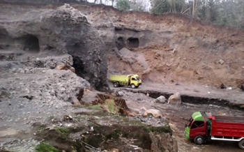 Area pertambangan batu yang di eksplorasi secara liar di wilayah Kec Karangploso, Kab Malang.