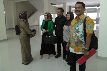 Beberapa anggota Komisi C DPRD Batu terlihat mendatangi gedung Balaikota untuk menggelar hearing tentang pendidikan dengan Dinas Pendidikan.