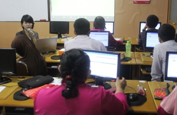 Seluruh dosen Institut Bisnis dan Informatika Stikom Surabaya mengikuti Training dan Workshop Deteksi Plagiasi Karya Ilmiah, Selasa (2/2) kemarin. [Syafruddin / Magang] 