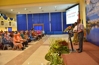 Rektor Unair Prof M Nasih saat memberikan sosialisasi SNMPTN di Aula Garuda Mukti Kampus C Unair, Rabu (3/2).
