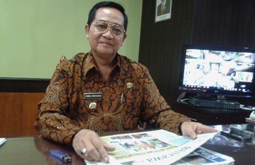Pj Bupati Situbondo H Zainal Muhtadien, saat dimintai kesan menjadi orang nomor satu di Pemkab Situbondo, kemarin (11/2). [sawawi/bhirawa].
