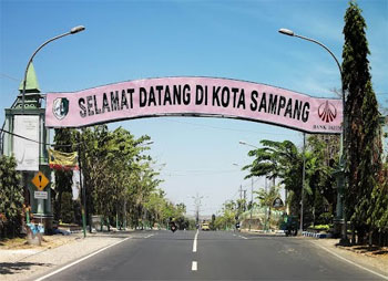 Gerbang menuju Kota Sampang Madura.