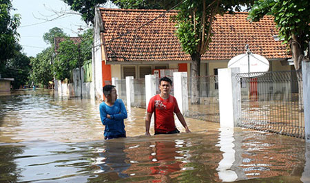 Selain membuat  sejumlah tanggul jebol,  hujan deras  juga menyebabkan banjir bandang di Kabupaten Jombang. Terdapat empat kecamatan yang terkena banjir yaitu Kecamatan Jombang Kota, Perak, Tembelang, dan Mojoagung.  