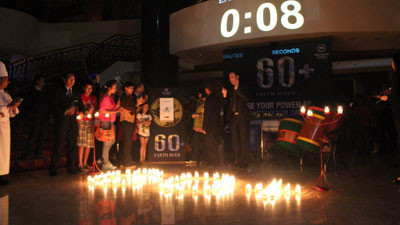 Beberapa perhotelan di Surabaya turut mengkampanyekan Earth Hour 2016.