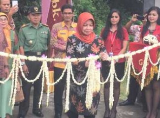 Bupati Kediri Haryanti Sutrisno  Resmikan Jembatan Penghubung Kediri-Malang.