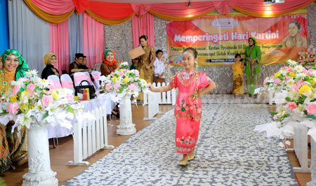 Pelindo III adakan Fashion Show Anak di Pelabuhan Banjarmasin.