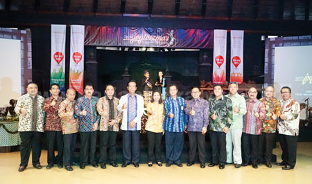 12 BUMN menyatakan komitmennya mendukung pengembangan pariwisata di kawasan Yogyakarta-Solo-Semarang (Joglosemar) di hadapan Menteri BUMN Rini Soemarno.