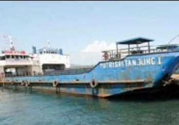 Kapal Sri Tanjung yang disewa PT PBS.