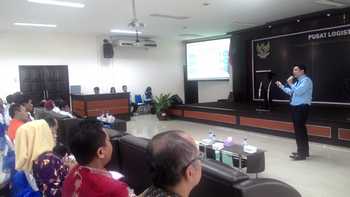 Sosialisasi Pusat Logistik Berikat kepada para pengusaha di diaula Kantor Wilayah DJBC Jawa Timur