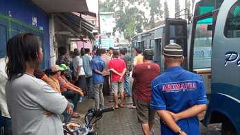 Perseteruan sopir bus PO Puspa Indah dan PO Bagong berujung mogok di Ngantang dan dilanjutkan di Terminal Landungsariu Malang (supriyanto/bhirawa)