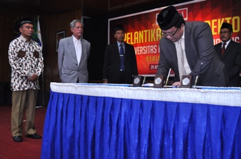 Pelantikan pergantian Wakil Rektor Universitas Muhammadiyah Malang (UMM) telah dilakukan oleh Rektor UMM, Fauzan, di Auditorium UMM, akhir pekan kemarin.