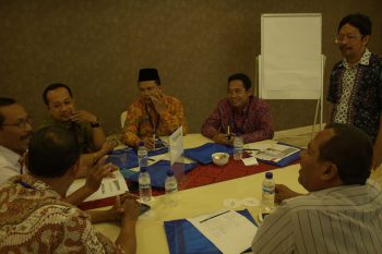 Kelompok diskusi Kab Jombang merumuskan rencana tindak lanjut dipimpin oleh Suharjo dari Universitas Negeri Malang.