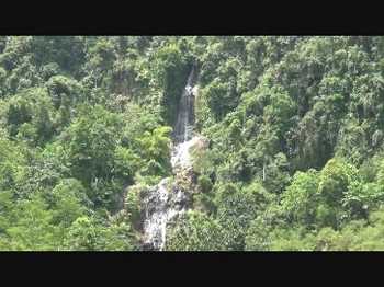  Air Terjun Taman Surga yang masih perawan tetapi akses jalan menuju ke areal wisata cukup membahayakan.
