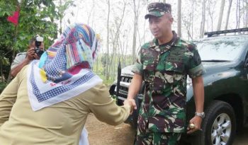 Pangdam V/Brawijaya Mayor Jenderal TNI Sumardi melaksanakan inspeksi secara mendadak ( Sidak ) di lokasi TMMD ke-96 wilayah Jombang