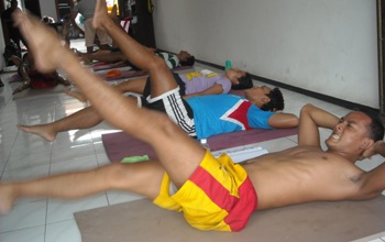 Sejumlah atlet selam Jatim saat ini menjalani latihan di Tiongkok. [wawan triyanto/bhirawa]