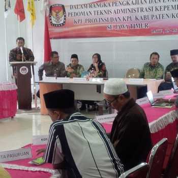 Suasana penyelenggaraan Rapim KPU Kota/ Kabupaten se-Jatim yang digelar di Kantor KPU Kota Batu, Rabu (15/6).