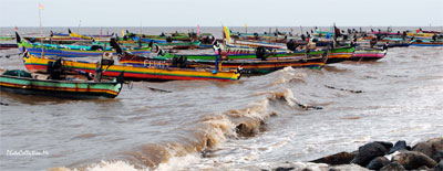 Deretan perahu nelayan di pesisir Pantai Sendangbiru, Kabupaten Malang, Jawa Timur.