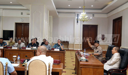 Wagub Jatim Drs H Saifullah Yusuf saat menerima kunjungan kerja Gubernur Lemhannas RI dan 58 peserta SSDN Program Pendidikan Reguler Angkatan (PPRA) LIV di Gedung Negara Grahadi Surabaya.
