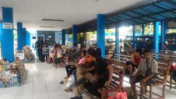 Tampak situasi di terminal Situbondo memasuki 5 hari paska lebaran arus balik penumpang masih sepi. [sawawi/bhirawa].