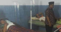 Sejumlah korban keracunan yang kini dirawat di Klinik Tirta Husodo Kecamatan Wonotirto.