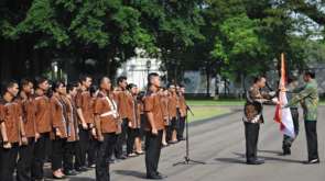 Presiden Jokowi melepas kontingen Indonesia ke Olimpiade Brazil di halaman depan Istana Merdeka.