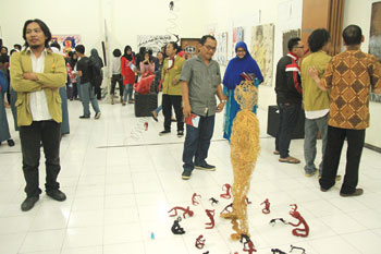 Foto-foto hasil karya para mahasiswa SKTW Surabaya yang telah dipentaskan untuk Ujian Tugas Akhir Kuliah. 
