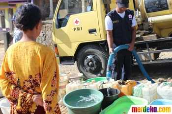 PMI Provinsi Jatim siapkan bantuan air untuk atasi tiga daerah yang bakal terdampak kekeringan di cuaca El Nino.