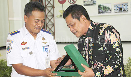 Wali Kota Pasuruan H Setiyono saat hasil evaluasi tahap terakhir dari Tim Penilai WTN Pusat. [Hilmi Husain]