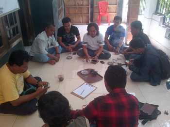 Diskusi Potensi Migas dan Carut- marut BUMD  di Kantor MDW Sampang.
