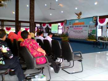 Peluncuran Buku Harian Anak terhebat yang dibuka oleh Bupati Lumajang Drs. As at Malik, di Pendopo Kabupaten Lumajang.