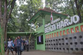 Tempat Wisata Pemandian Bekti Harjo, yang merupakan salah satu tempat wisata andalan di Bumi Wali Tuban. (Khoirul Huda/bhirawa)