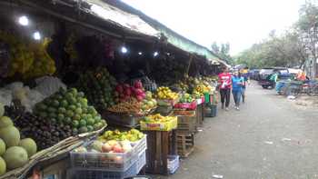 Pedagang Pasar Blimbing masih berjualan seperti biasa. Pedagang akan direlokasi pada tanggal 13 September mendatang