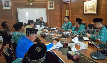 Sekdaprov Jatim, H Akhmad Sukardi saat menerima rombongan Direksi MAS, Senin (8/8).