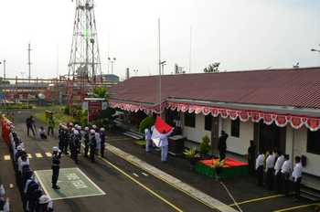 Gunung Sardjono seusai menjadi inspektur upacara peringatan HUT Kemerdekaan ke-71 Republik Indonesia yang berlangsung di areal ORF (Onshore Receiving Facility) PHE WMO di Desa Sidorukun, Gresik.