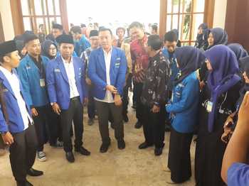 Menpora-Imam-Nahrowi-hadiri-pelantikan-ketua-PMII-Jatim-di-Komplek-Balai-Pemuda-Surabaya.