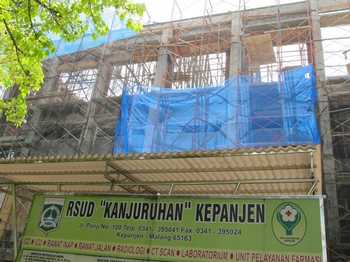 Polisi Polres Malang selidiki kasus ambruknya bangunan dinding gedung RSUD Kanjuruhan Kepanjen, Kec Kepanjen, Kab Malang