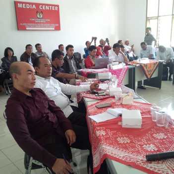 Suasana Sosialisasi Laporan dan Audit Dana Kampanye yang digelar di Kantor KPU Batu, Senin (17/10).