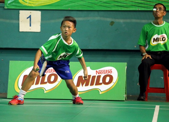 Nauval (8) perwakilan dari SDN Kalijudan Surabaya pada pertandingan babak perempat final kategori beregu SD Putra di Sirnas Milo School Competition Surabaya. [ist]