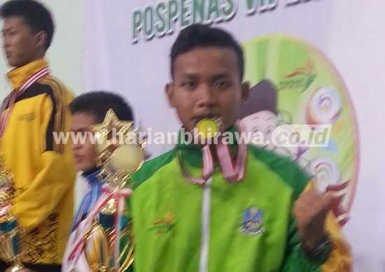 Ridwan Al - Amin yang berhasil mempersembahkan medali perunggu pada event Nasional Pospenas.(Alimun Hakim/Bhirawa).