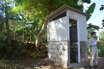  Sebagai bentuk kepedulian terhadap kondisi lingkungungan, Semen Indonesia membangun 50 jamban untuk warga di Rembang. 