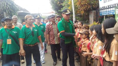 Wali Kota Malang HM. Anton saat mengunjungi Kelurahan Mulyorejo Kecamatan Sukun, Kota Malang Minggu (9/10) kemarin.