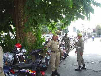 Area parkir di halaman Pendapa Agung Kabupaten Malang yang diusulkan anggota dewan dijadikan sistem e-parking